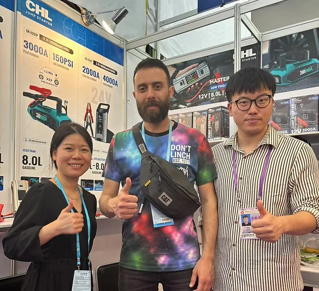 诚可立的应急启动电池在第135届广交会首日引人注目 第3张 诚可立的应急启动电池在第135届广交会首日引人注目 第3张